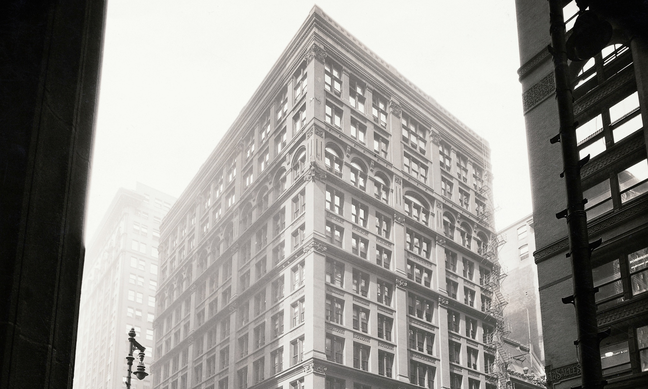 first skyscraper chicago 1885