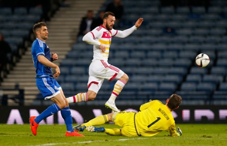 Steven Fletcher shoots at goal.