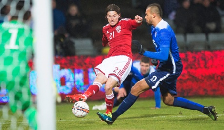 Lasse Vibe has a shot.