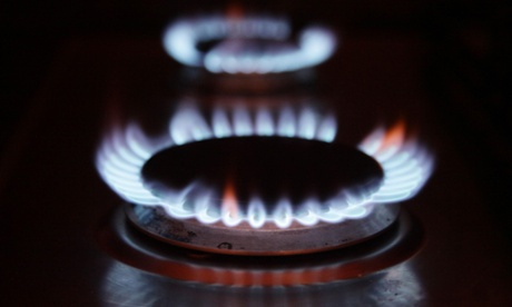 gas rings on a cooker as consumers face fuel bill rises of hundreds of pounds in the future if the UK stays hooked on gas instead of investing in green energy, the Government's climate advisers have warned.