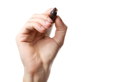 hand holding a marker pen