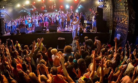An international crowd at Santa Maria's Mare de Agosto festival last year.