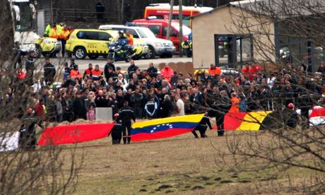 Families of Germanwings crash victims arrive at the site