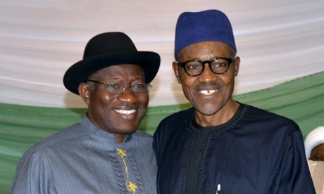 President Goodluck Jonathan (L) and former military ruler Muhammadu Buhari pose for a photo after signing a peace accord ahead of the election.