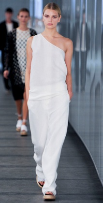 Sandals and wide-legged trousers? Perfect for spring