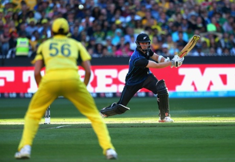 Matt Henry’s shot flies towards the hands of Mitchell Starc which means that he is out for a duck.
