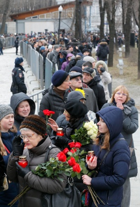 The queue for the memorial service before Nemtsov’s funeral.