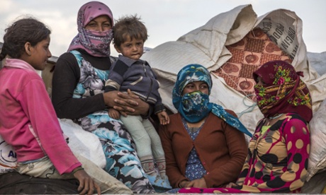 Syrian refugees enter Turkey at the Yumurtalik crossing near Suruc, Turkey Syrian refugees enter Turkey at Yumurtalik crossing near Suruc, Turkey