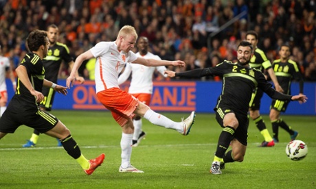 Davy Klaasen fires the ball home.