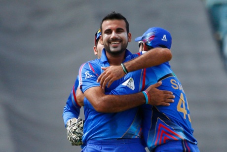 Dawlat Zadran reacts with teammates after Nawroz Mangal catches Aaron Finch.
