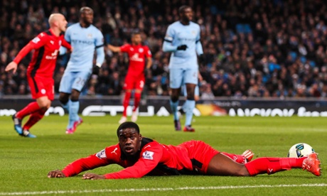 Jeff Schlupp looks appealing for a penalty.