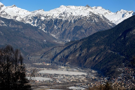 A picture taken on January 7, 2015 shows the Arve Valley. The prefect of France's Haute-Savoie department decided on January 6 to denied access as of January 7 to the Mont-Blanc tunnel which links France and Italy, to high-pollution trucks following the recent high pollution levels in the Arve valley.