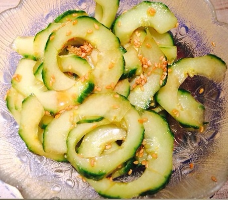 A simple twist on a traditional Asian salad.