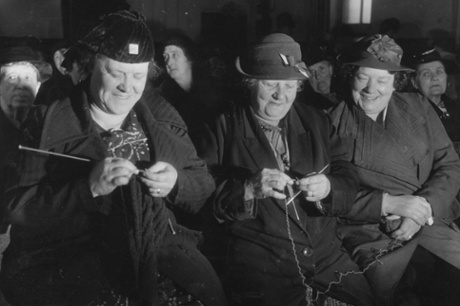 Women knitting together at a British Grandmothers’ Club in October 1938.
