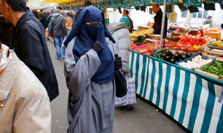 Woman wearing islamic clothing in Paris despite it being banned in public places.
