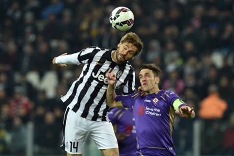 Fernando Lorente clashes with Gonzalo Rodriguez of ACF Fiorentina before being substituted.