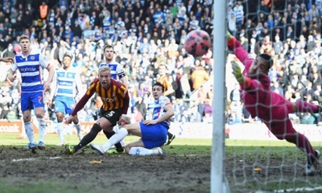 Andrew Davies of Bradford City goes close to scoring against Reading.
