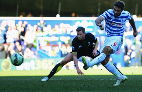 Charlie Austin shoots as Jan Vertonghen looks on.