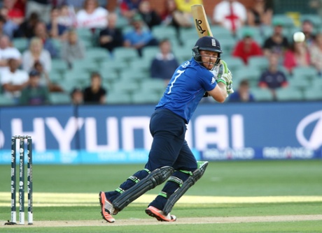 Ian Bell in action during the early stages of England's chase.