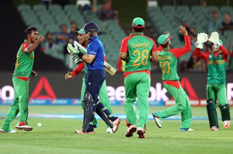 Rubel Hossain celebrates after getting the wicket of Ian Bell.