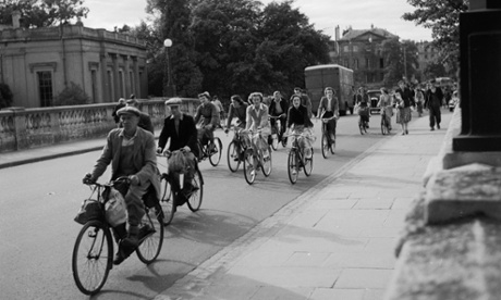 circa 1950:  In the University city of Oxford everybody cycles to and from work on bicycles.