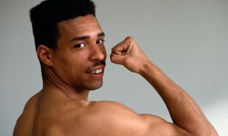 Des Walker of Samdoria and England showing his biceps in London, circa 1992.  (Photo by Bob Thomas/Getty Images)OnePerson|DesWalker|Biceps|Strength|Posed|EyeContact|Headshot|SampdoriaFC