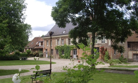 Outside view of Ferme de Bray B&B in Sommery, France