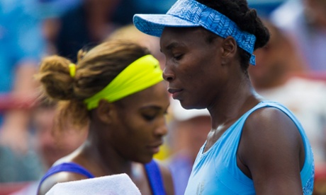 epa04347665 Venus Williams (R) of the US walks past  Serena Williams of the US during  their semi-final match at the Rogers Cup women tennis tournament in Montreal, Canada, 09 August 2014.  EPA/ANDRE PICHETTE