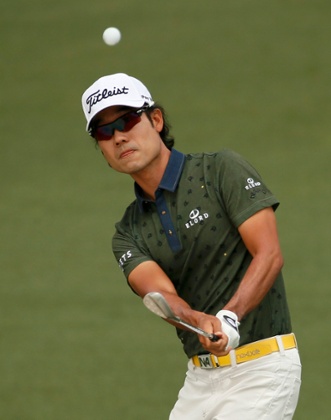 Kevin Na chips.