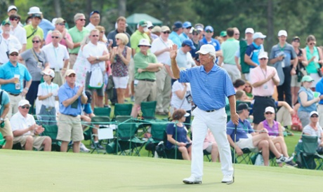 Ben Crenshaw waves to the gallery on the ninth green.