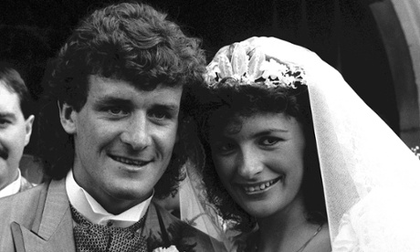 Sport, Football, England, 27th June 1987, Barcelona striker Mark Hughes is pictured with his wife Gill after their marriage ceremony  (Photo by Bob Thomas/Getty Images)HappyWeddingTogether memlanewed