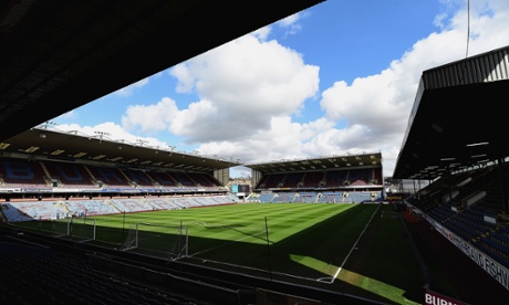 BURNLEY, ENGLAND - APRIL 11:  A general view prior to the Barclays Premier League match between Burnley and Arsenal at Turf Moor on April 11, 2015 in Burnley, England.  (Photo by Laurence Griffiths/Getty Images)English Premier LeagueFootballSoccerClub SoccerEnglish Soccer ClubBallTeam Sport