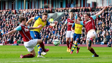 Aaron Ramsey scores the opener.