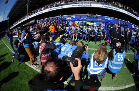 Half time pic. Jose Mourinho, the centre of attention.