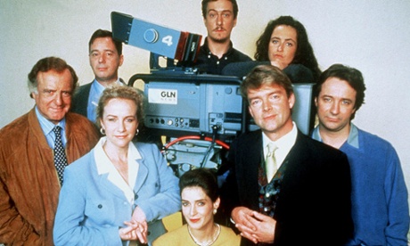 Drop the Dead Donkey the GlobeLink news team, with Robert Duncan as Gus Hedges in black jacket