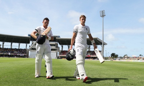 No wickets in that session as Ian Bell and Joe Root walk off unbeaten at tea.