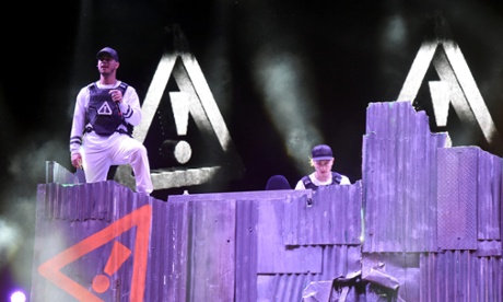 J2K (L) and Autobot of Flosstradamus perform.