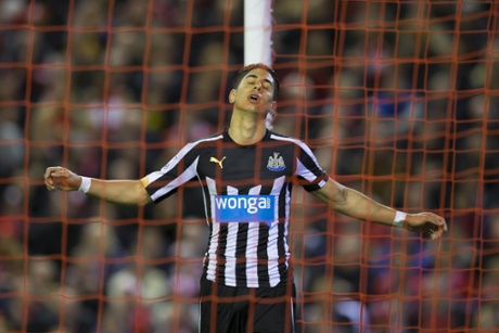 Ayoze Perez reacts after a missed opportunity but Newcastle look better at the beginning of the second half.