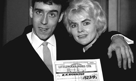 Viv Nicholson and her husband Keith holding a cheque from Littlewoods for £152,319