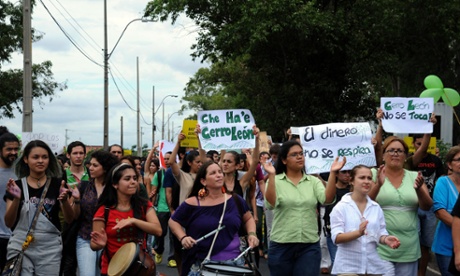 Activists protest in front of the Environment Secretariat in Asuncion on February 13, 2015 against the mining in Cerro  Leon, in the Defensores del Chaco Par
