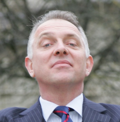 Rik Mayall as Alan B'stard.