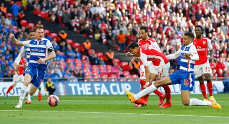 Alexis Sanchez scores the opening goal for Arsenal.