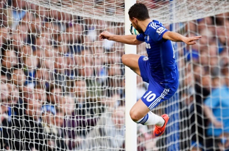 Eden Hazard hits the bar with the goal gaping.