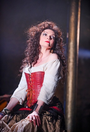 Sharon Small as The Singer in Carmen Disruption.