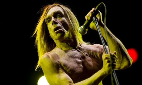 Iggy Pop performaing
