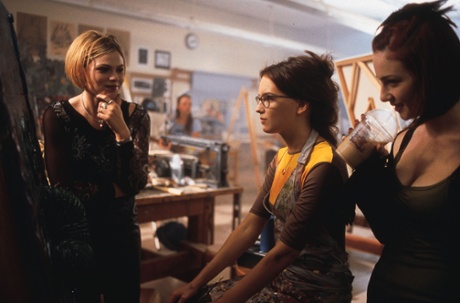 Laney Boggs (Rachael Leigh Cook) embarks on a makeover in She's All That. Don't do it, Laney!