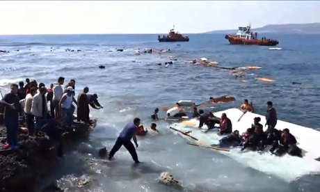 Fishing boat carrying immigrants hits rocks at Rhodes in Greece