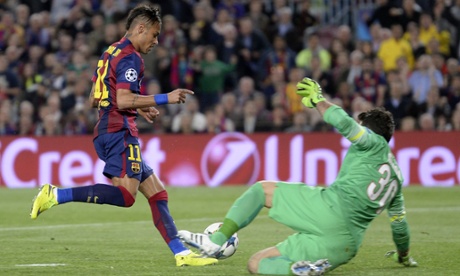 Barcelona's Neymar, left, takes the ball past PSG goalkeeper Salvatore Sirigu ...
