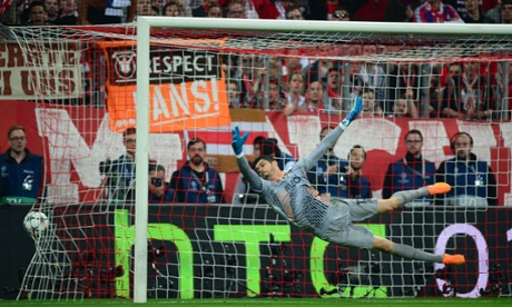 Porto goalkeeper Fabiano is beaten by Xabi Alonso's fabulous free-kick.