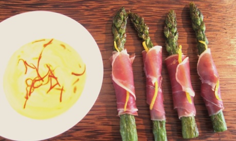 iberico ham and roasted asparagus with saffron and lemon aioli 